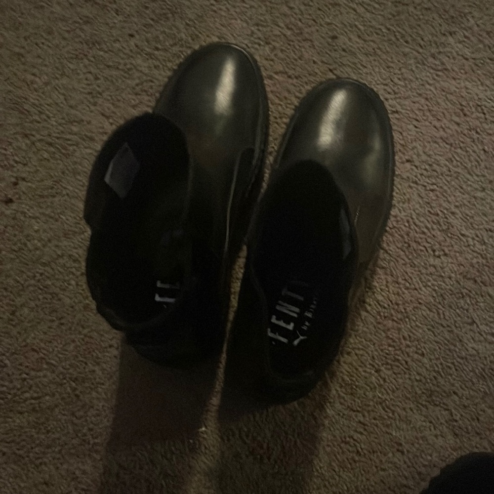 Puma fenty boots new never worn. Size 7.5